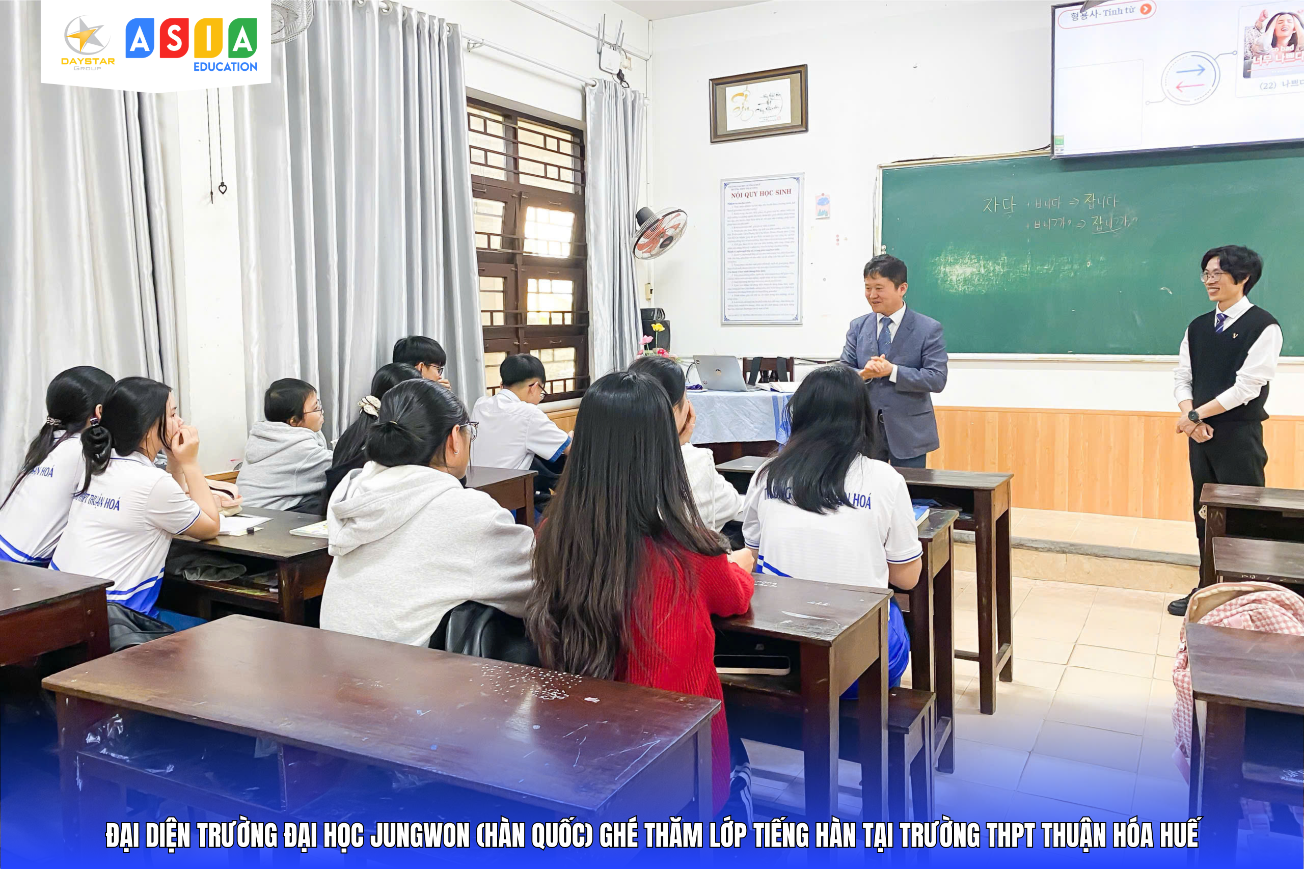 ĐẠI DIỆN ĐẠI HỌC JUNGWON (HÀN QUỐC) GHÉ THĂM LỚP TIẾNG HÀN TẠI THPT THUẬN HÓA – HUẾ