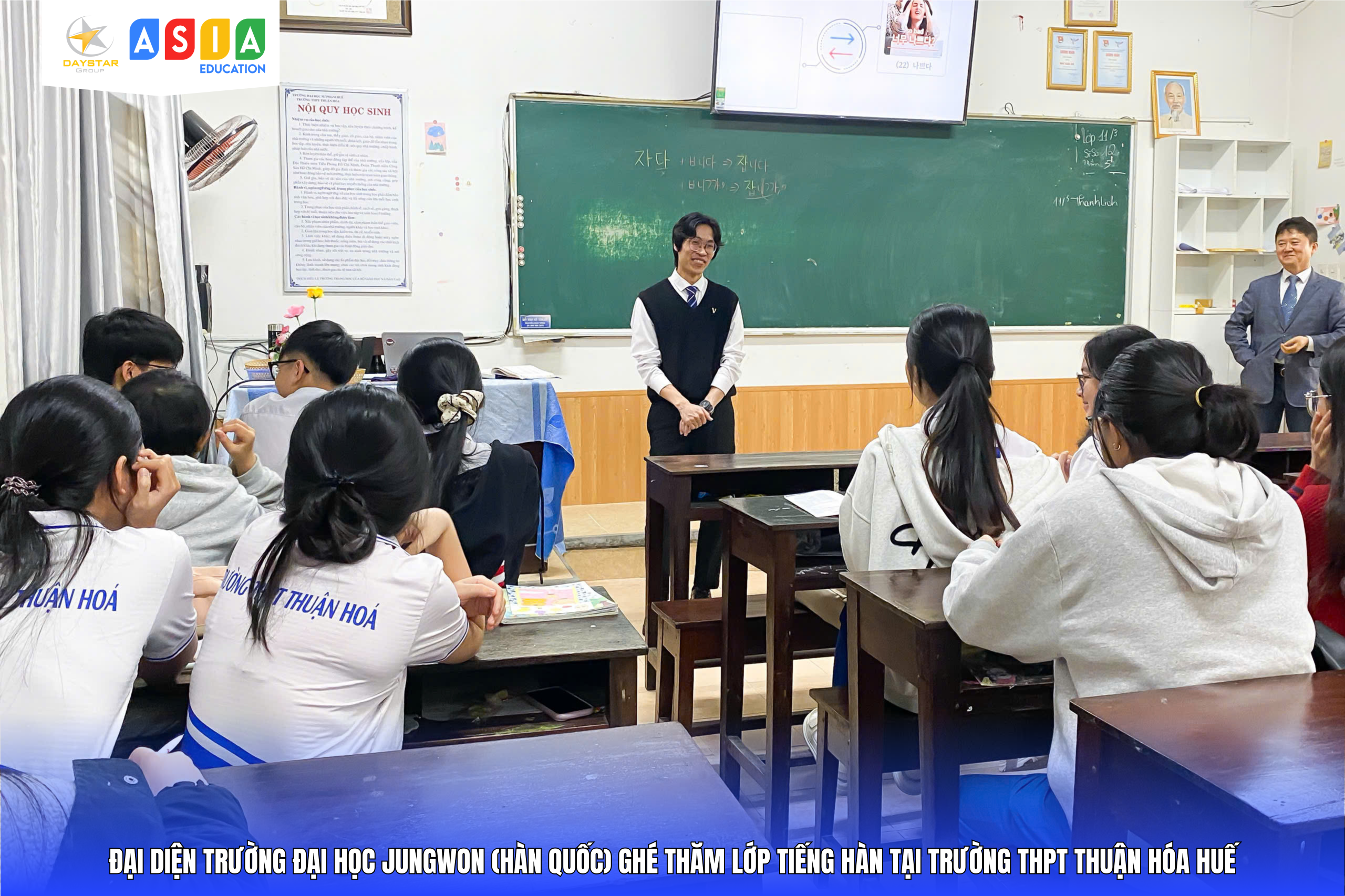 ĐẠI DIỆN ĐẠI HỌC JUNGWON (HÀN QUỐC) GHÉ THĂM LỚP TIẾNG HÀN TẠI THPT THUẬN HÓA – HUẾ