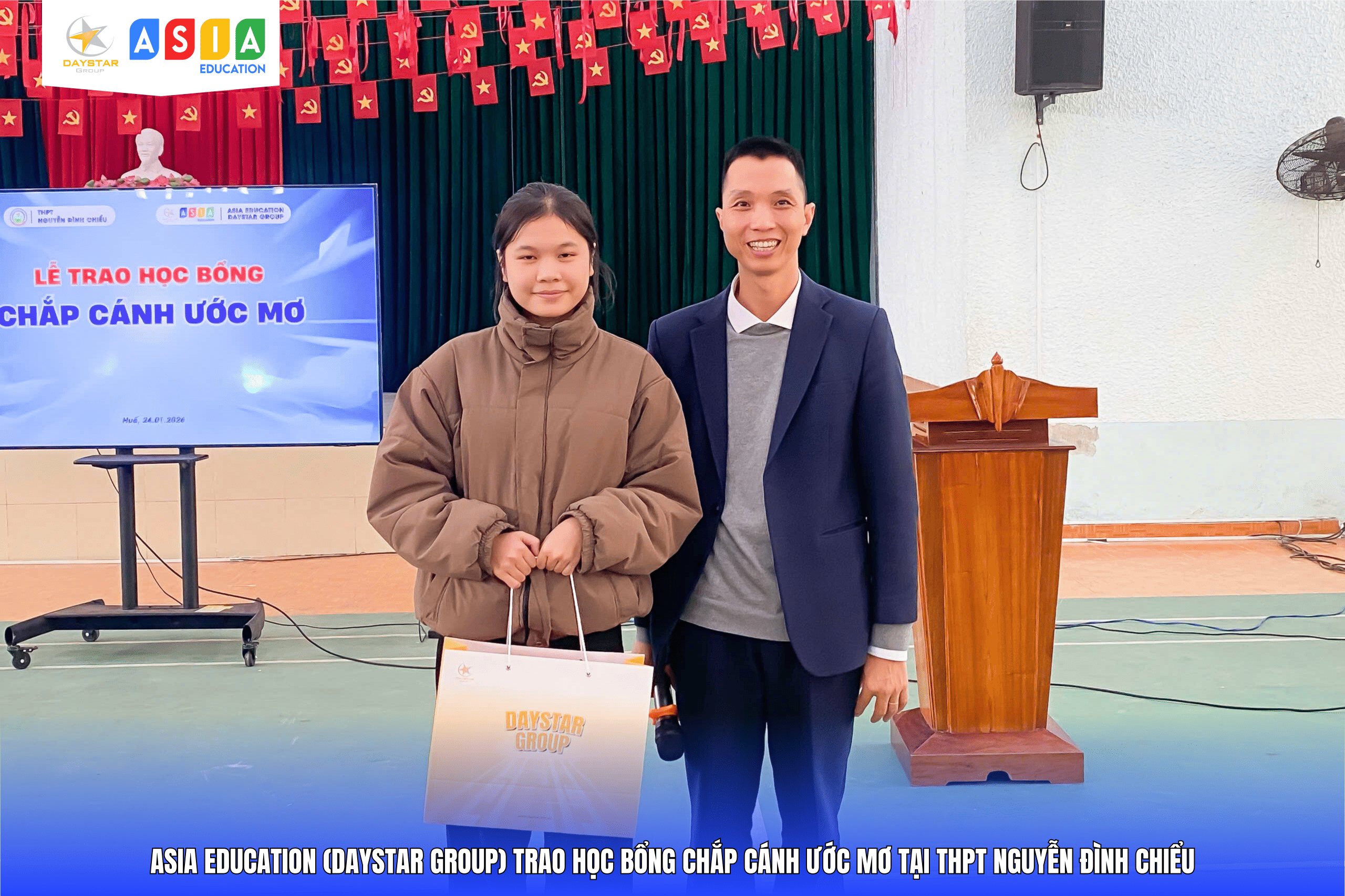 LỄ TRAO HỌC BỔNG “CHẮP CÁNH ƯỚC MƠ” TẠI THPT NGUYỄN ĐÌNH CHIỂU