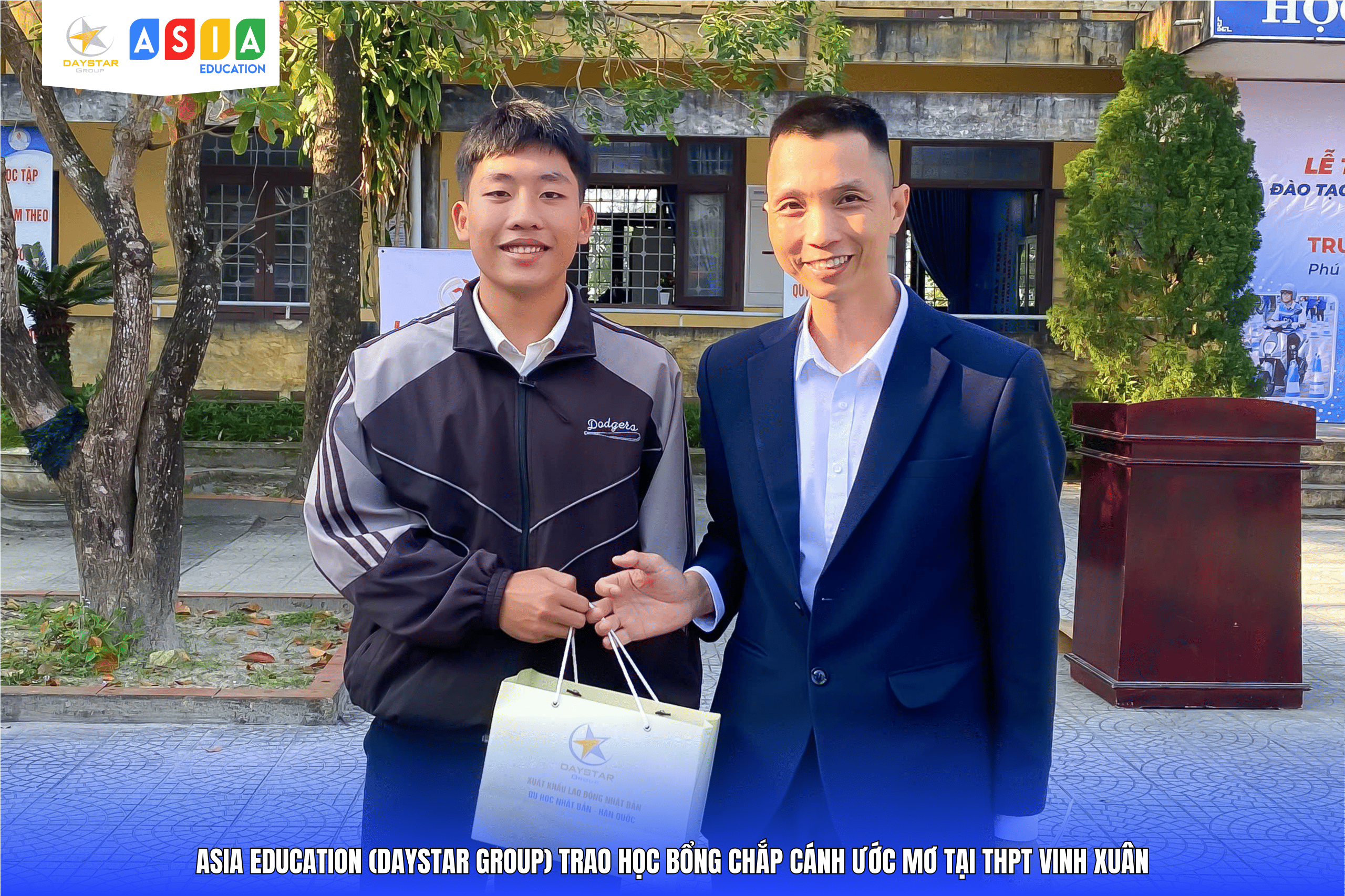 LỄ TRAO HỌC BỔNG “CHẮP CÁNH ƯỚC MƠ” TẠI THPT VINH XUÂN