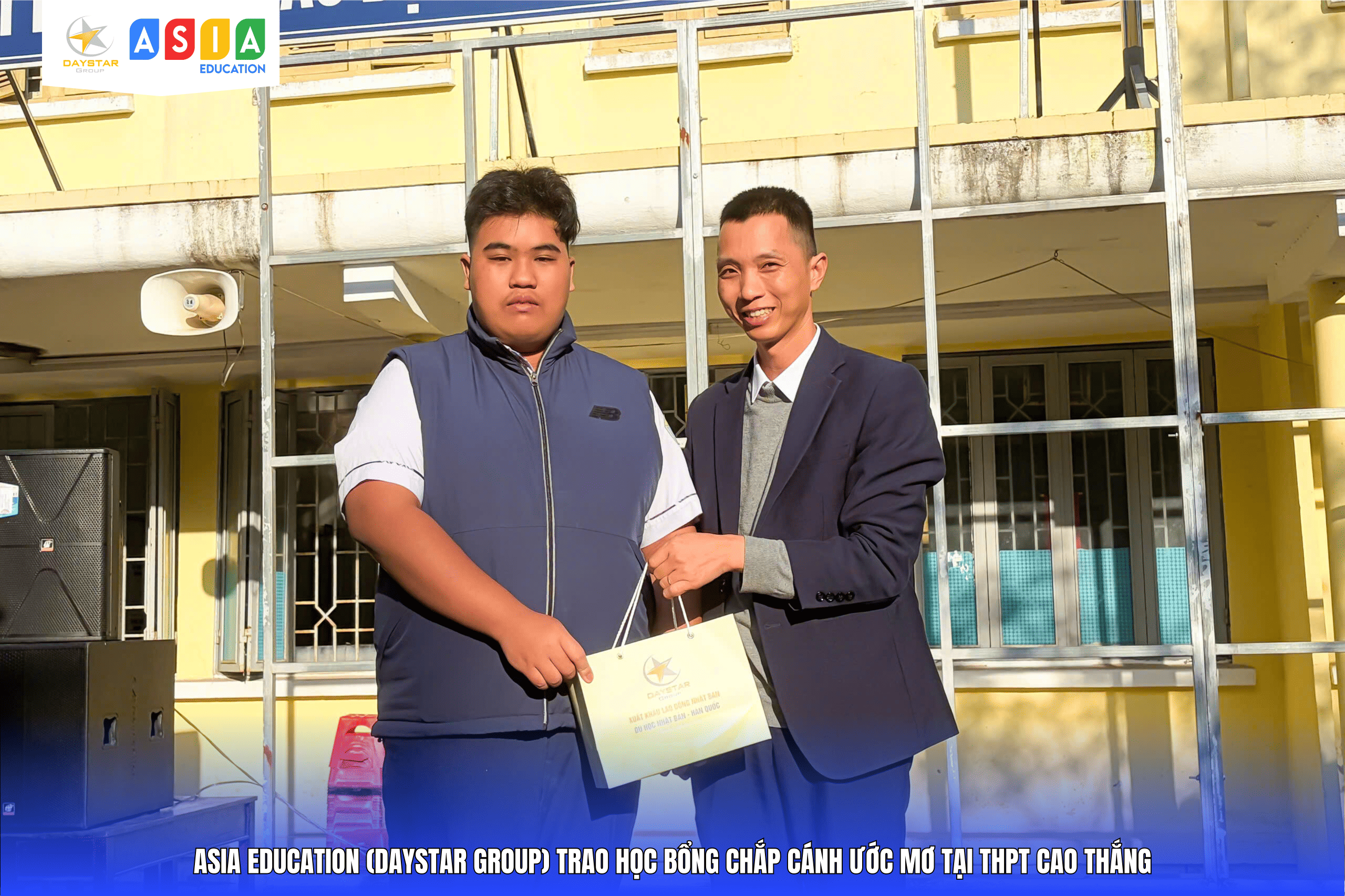 LỄ TRAO HỌC BỔNG “CHẮP CÁNH ƯỚC MƠ” TẠI THPT CAO THẮNG