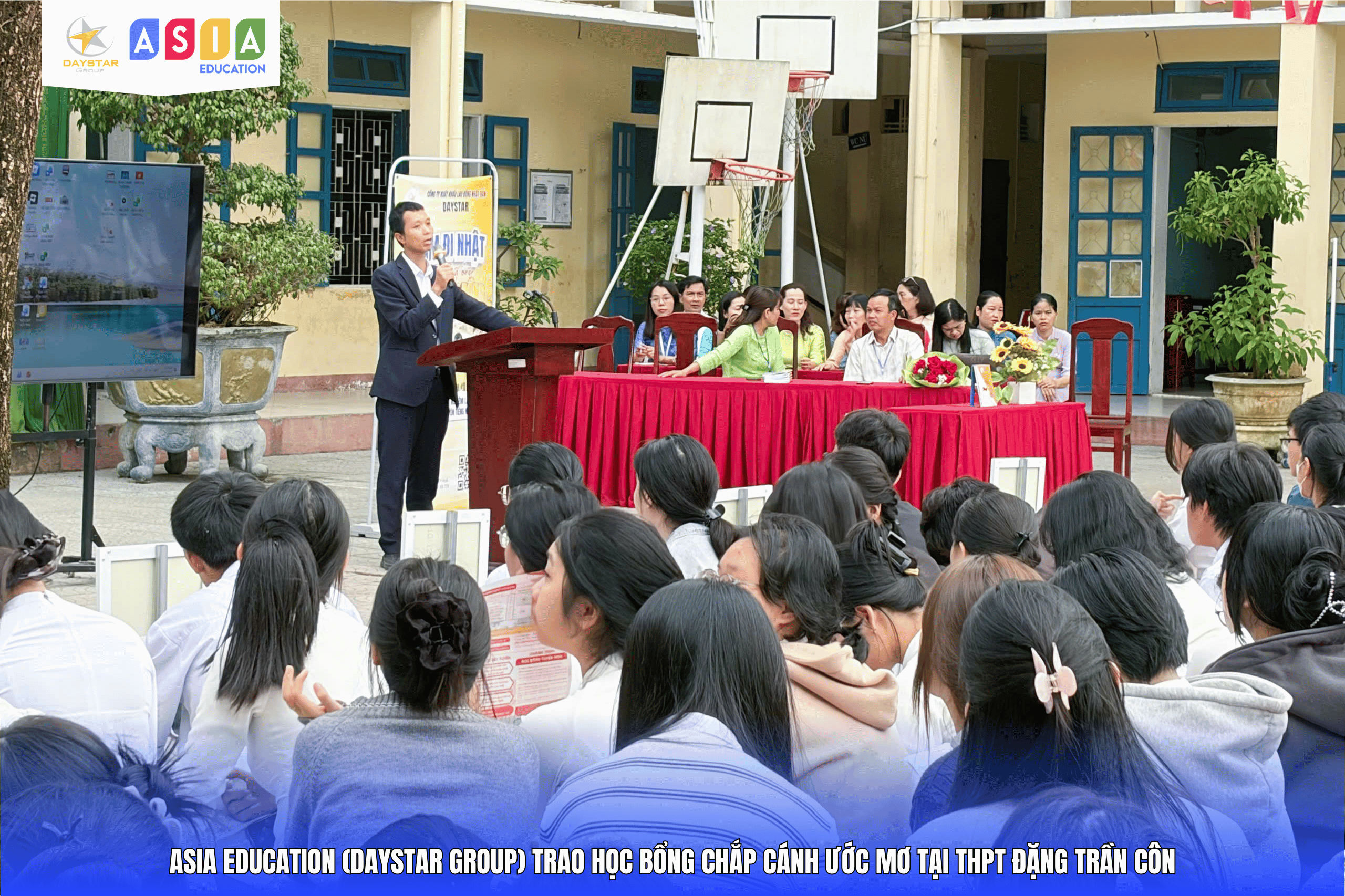 LỄ TRAO HỌC BỔNG “CHẮP CÁNH ƯỚC MƠ” TẠI THPT ĐẶNG TRẦN CÔN