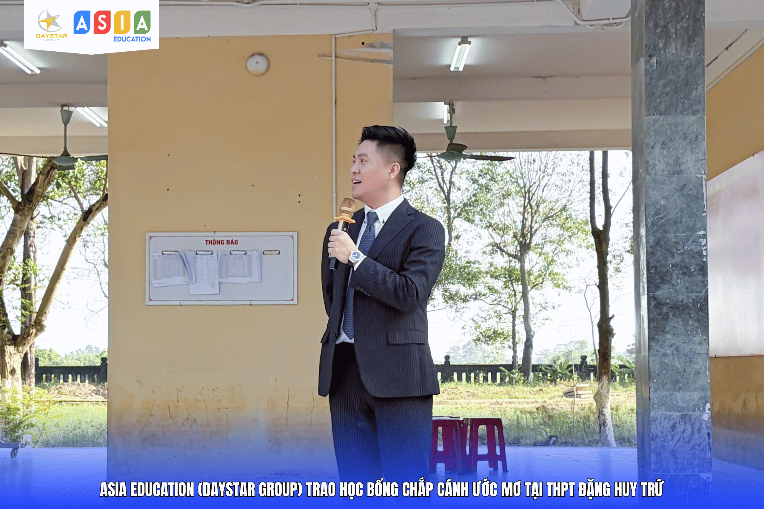 LỄ TRAO HỌC BỔNG “CHẮP CÁNH ƯỚC MƠ” TẠI THPT ĐẶNG HUY TRỨ