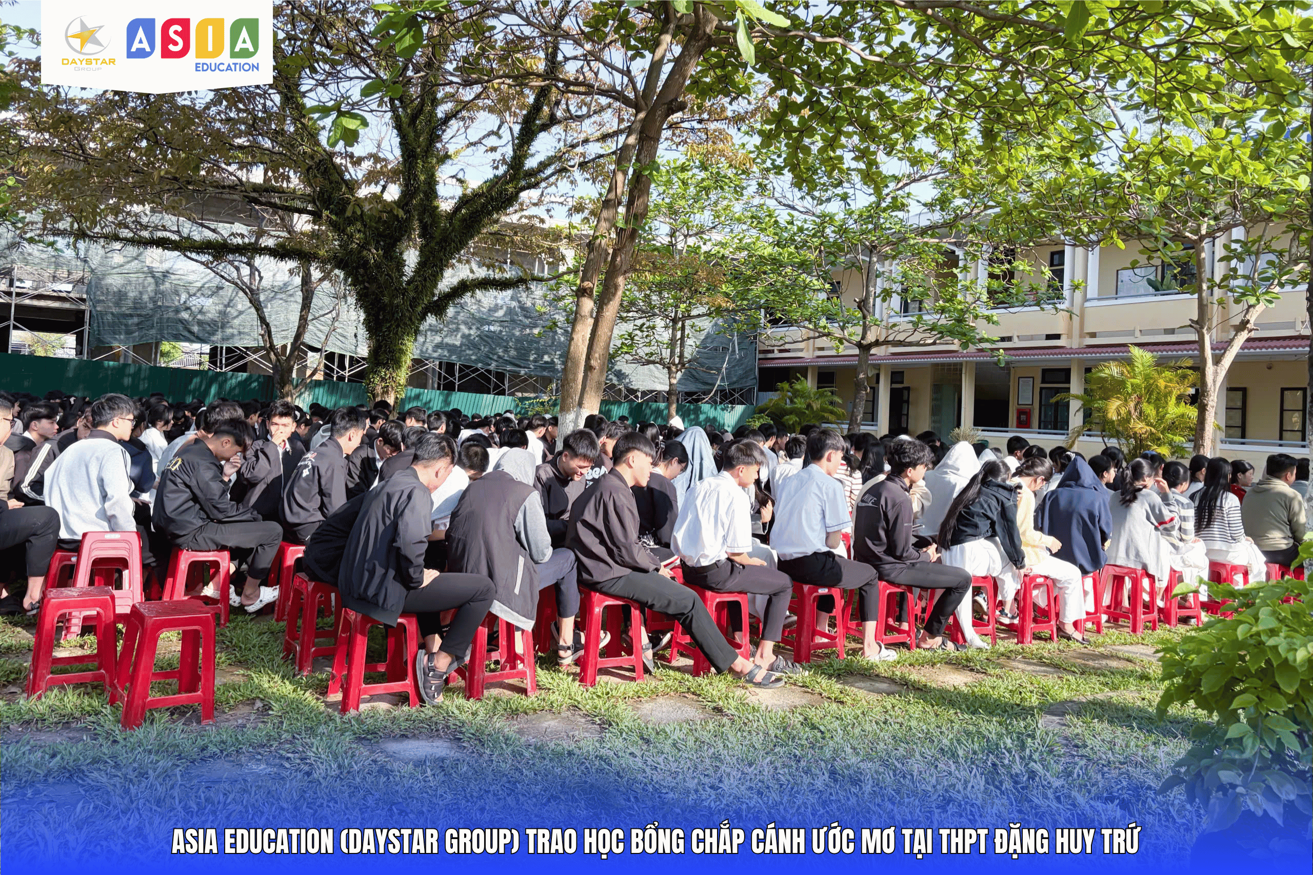 LỄ TRAO HỌC BỔNG “CHẮP CÁNH ƯỚC MƠ” TẠI THPT ĐẶNG HUY TRỨ