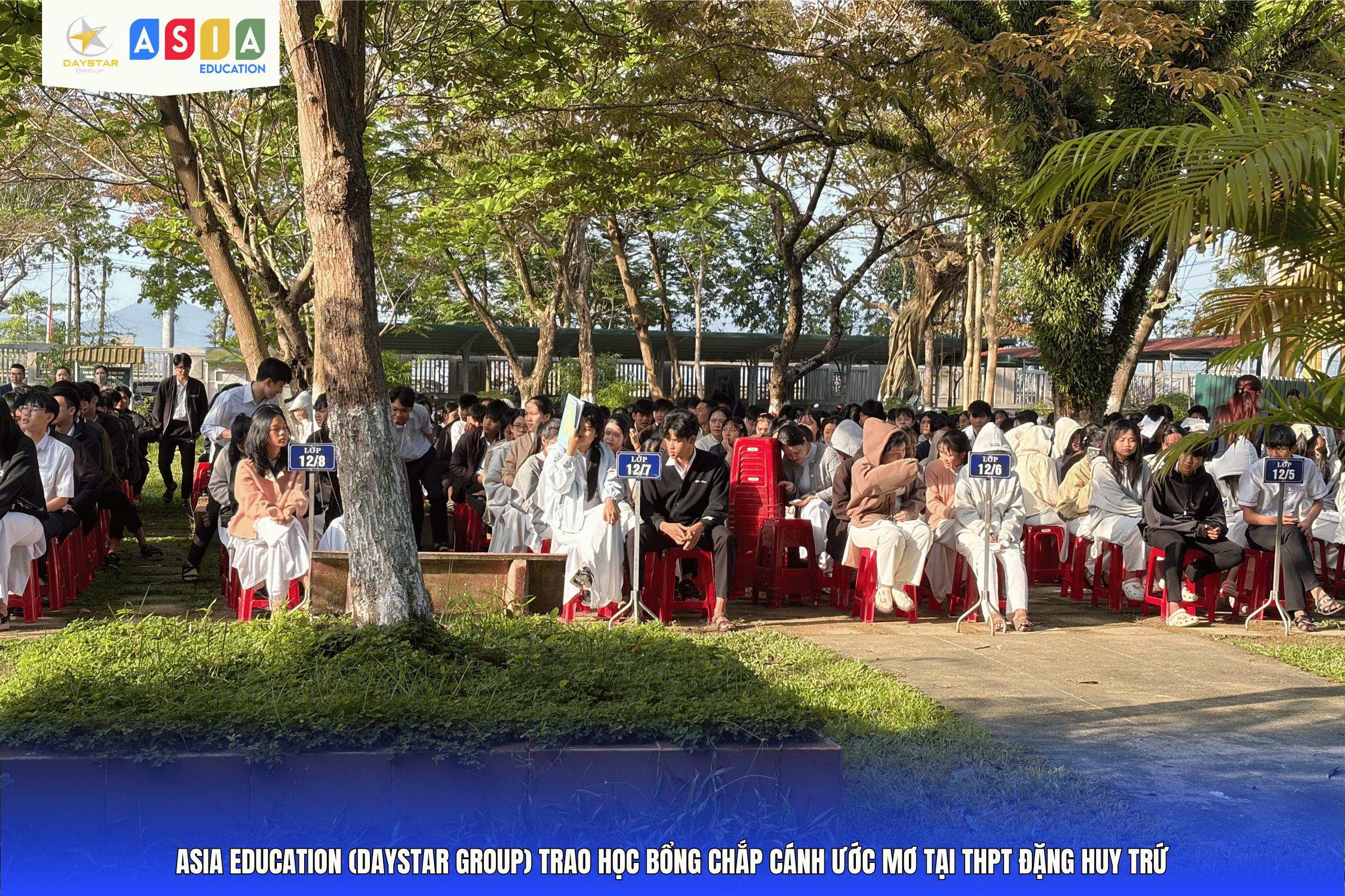 LỄ TRAO HỌC BỔNG “CHẮP CÁNH ƯỚC MƠ” TẠI THPT ĐẶNG HUY TRỨ