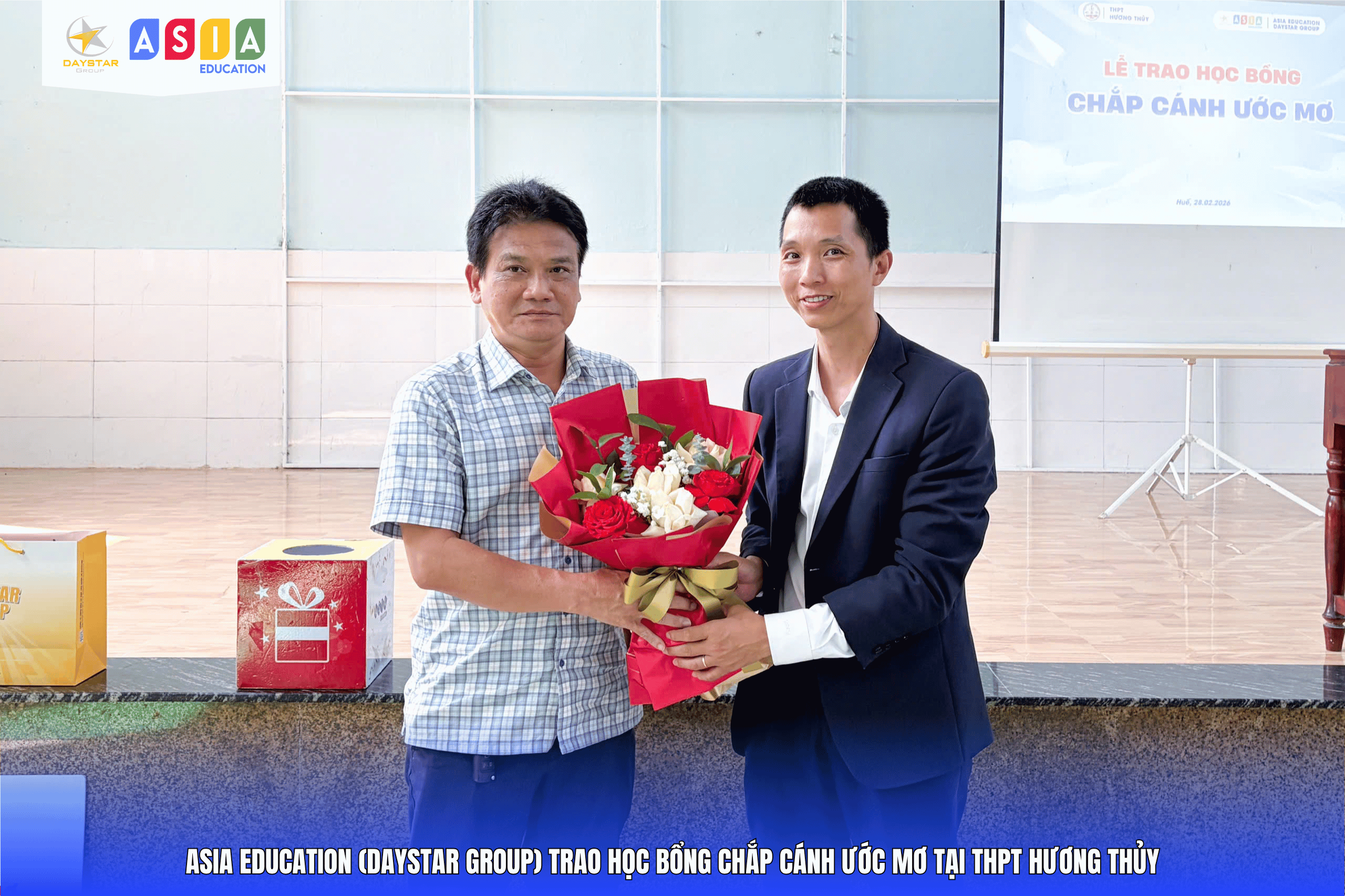 LỄ TRAO HỌC BỔNG “CHẮP CÁNH ƯỚC MƠ” TẠI THPT HƯƠNG THỦY