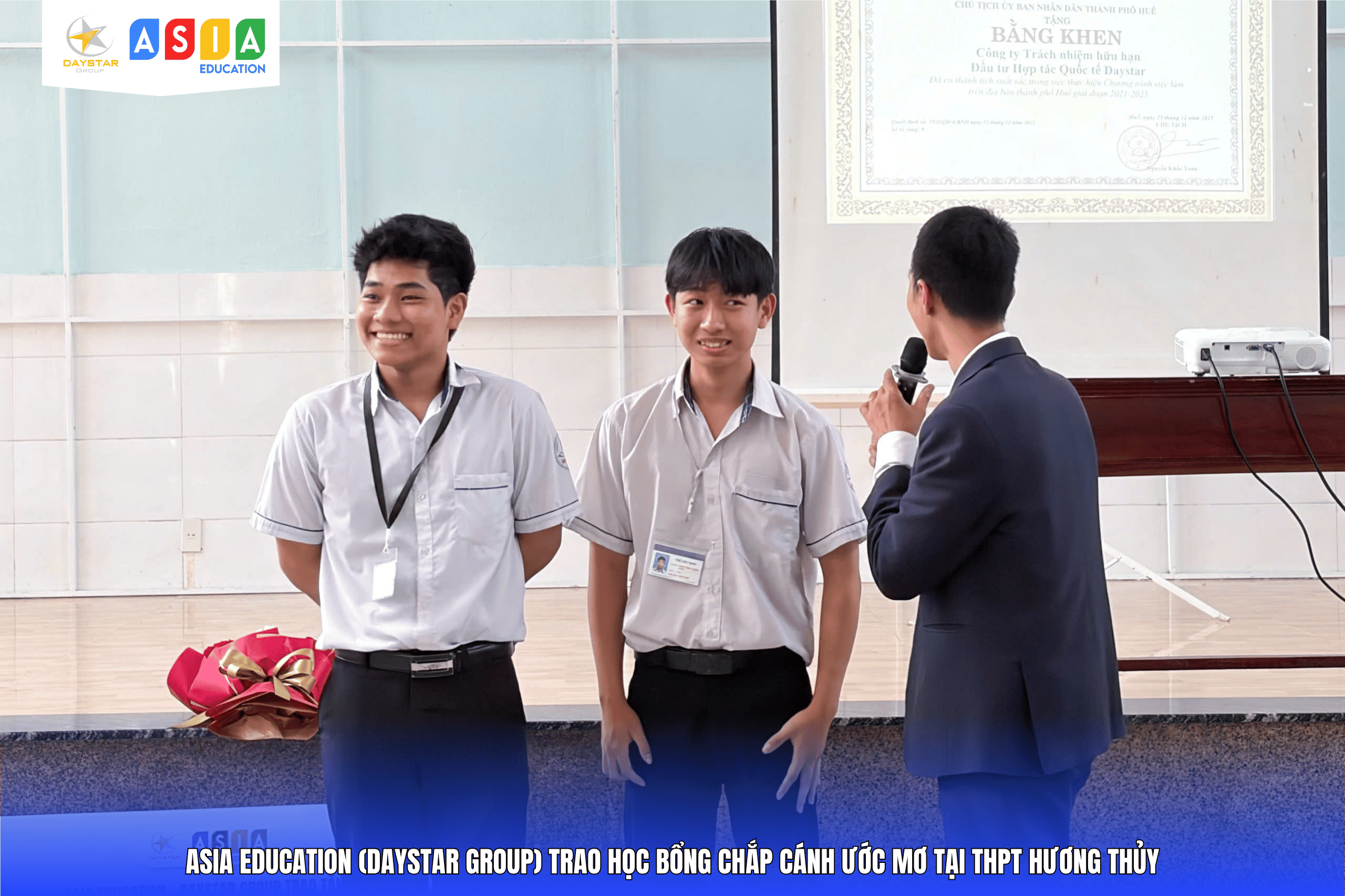LỄ TRAO HỌC BỔNG “CHẮP CÁNH ƯỚC MƠ” TẠI THPT HƯƠNG THỦY