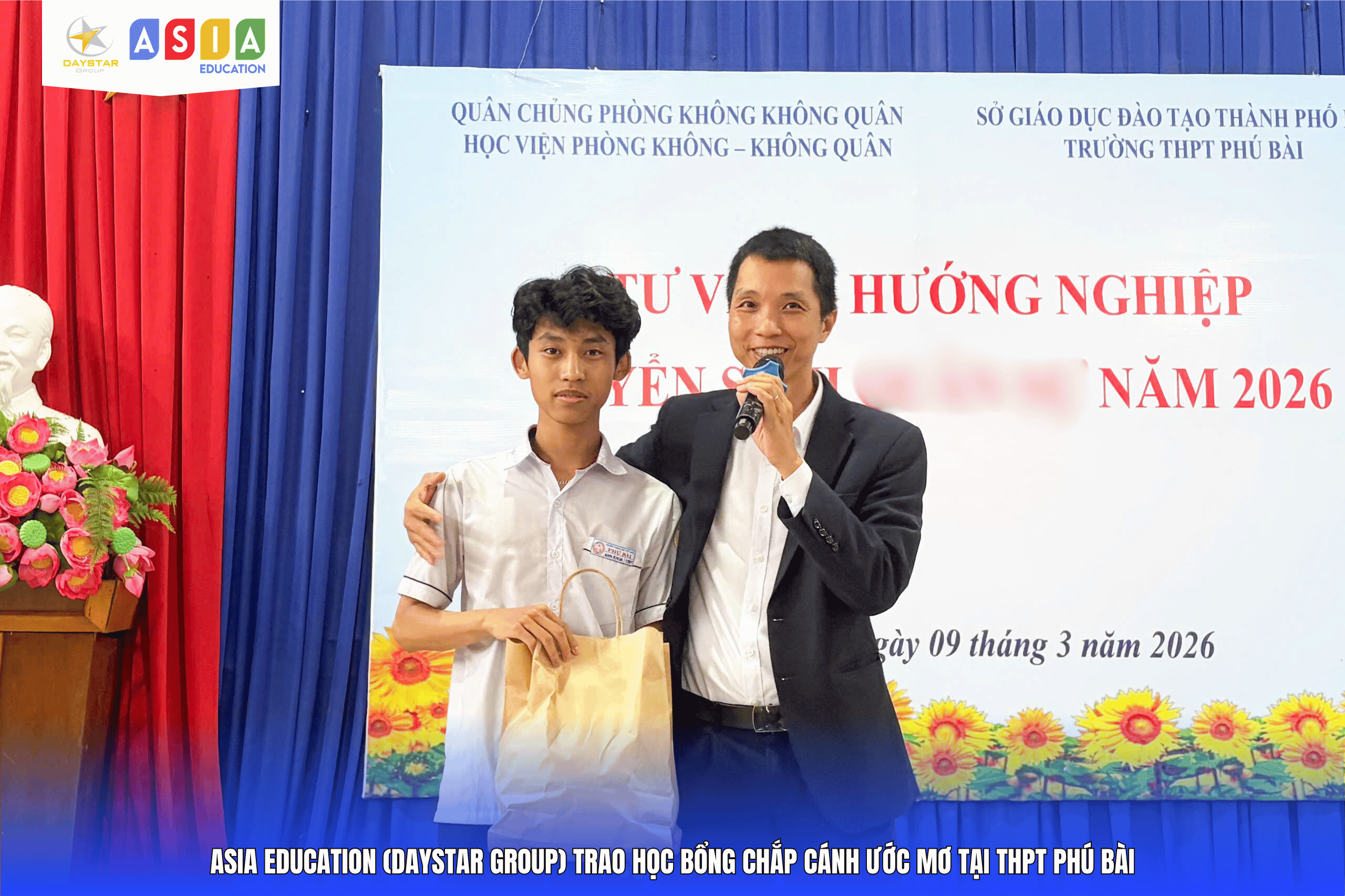 LỄ TRAO HỌC BỔNG CHẮP CÁNH ƯỚC MƠ TẠI THPT PHÚ BÀI