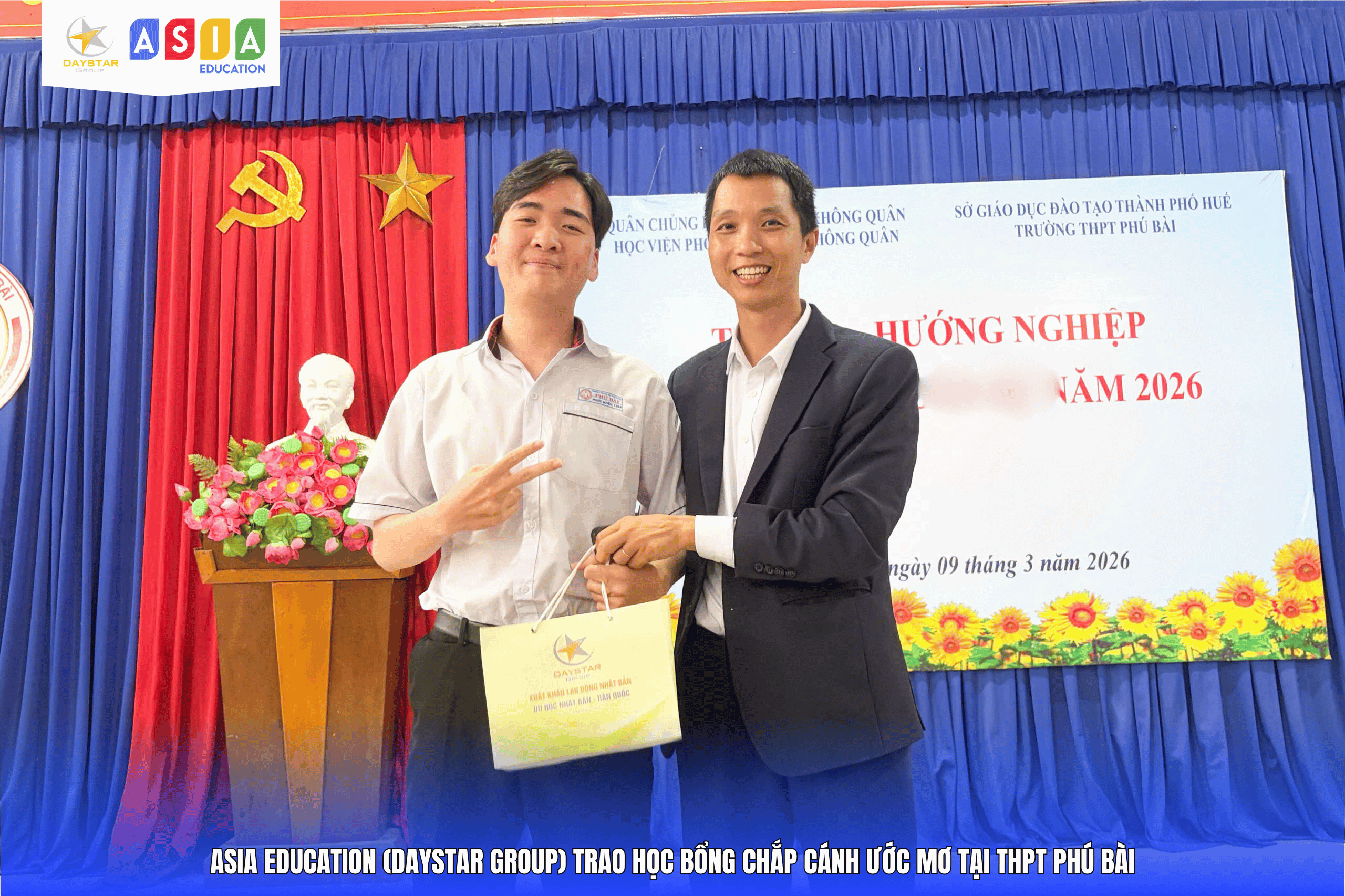 LỄ TRAO HỌC BỔNG CHẮP CÁNH ƯỚC MƠ TẠI THPT PHÚ BÀI