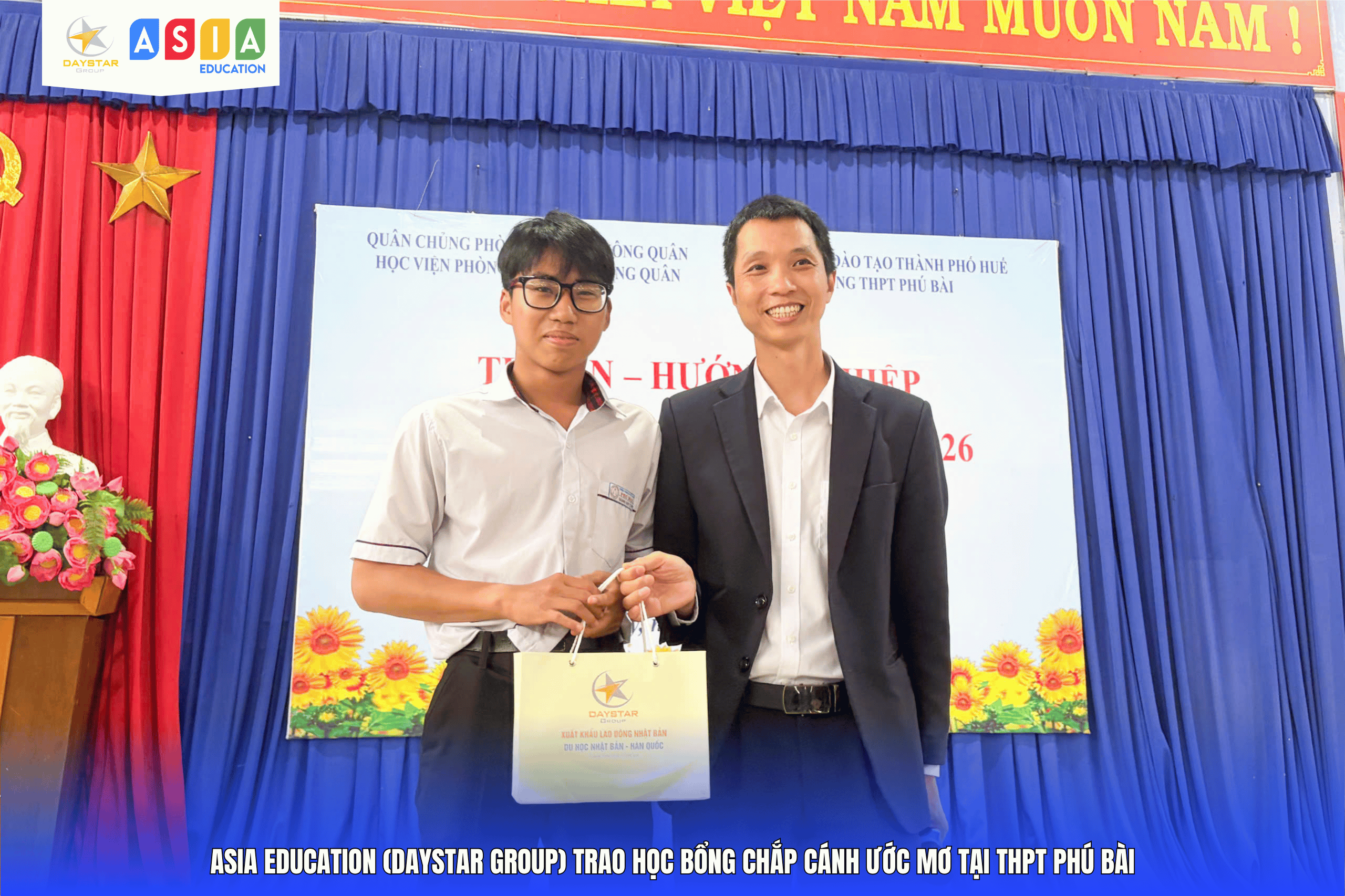 LỄ TRAO HỌC BỔNG CHẮP CÁNH ƯỚC MƠ TẠI THPT PHÚ BÀI