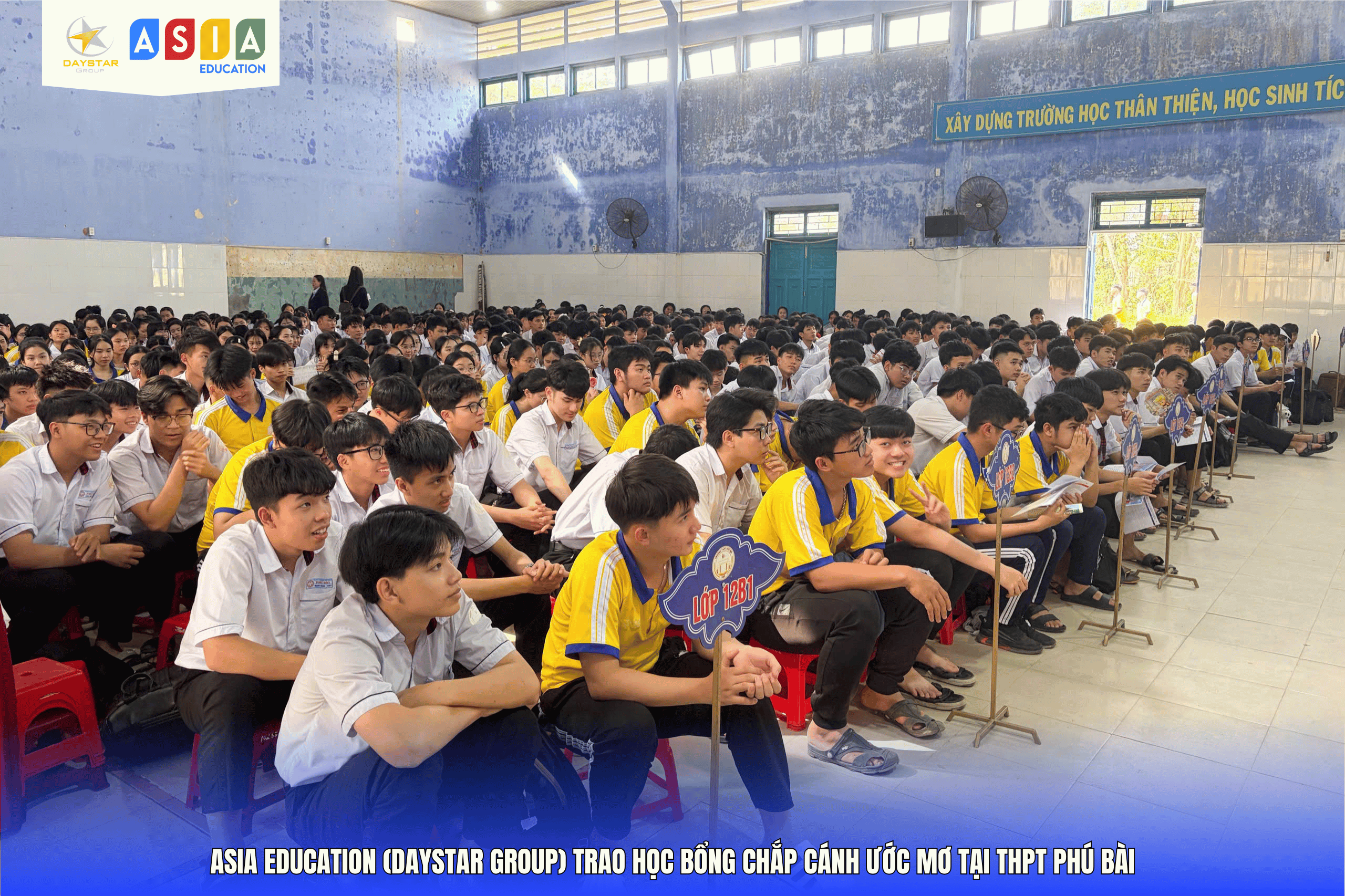 LỄ TRAO HỌC BỔNG CHẮP CÁNH ƯỚC MƠ TẠI THPT PHÚ BÀI