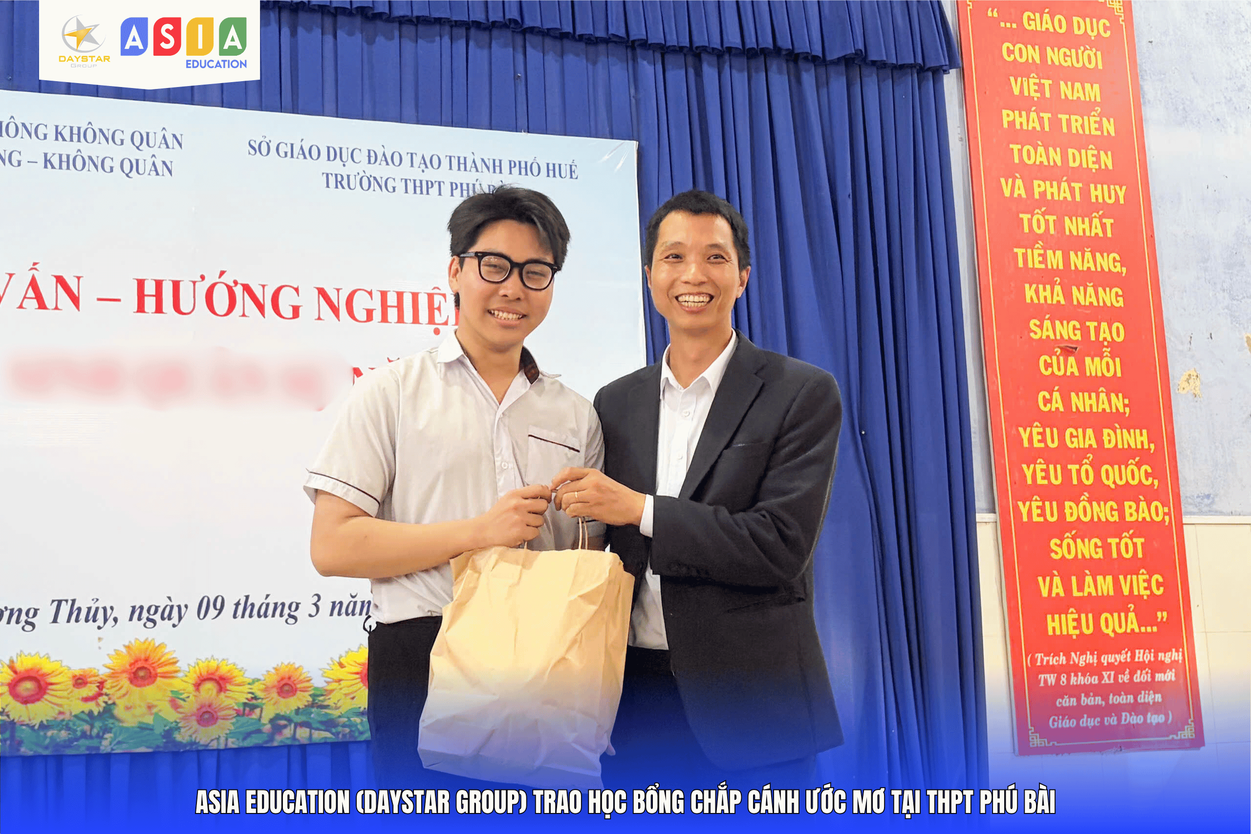 LỄ TRAO HỌC BỔNG CHẮP CÁNH ƯỚC MƠ TẠI THPT PHÚ BÀI
